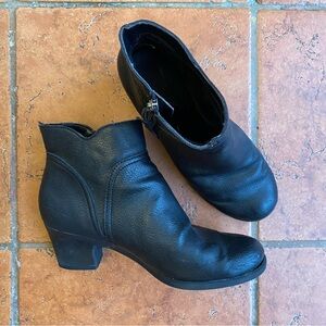 Women’s Size 8 Black Bootie Style Acrobatic by Aerosole